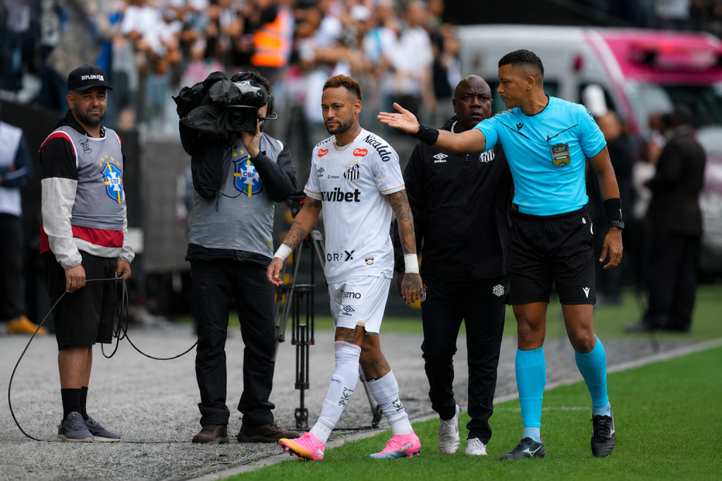erro-em-substituicao-de-neymar-gera-polemica-em-partida-entre-santos-e-coritiba